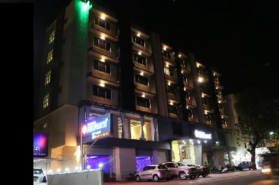 Hotel Reevanta Photo