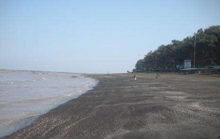 Devka Beach Photo 3