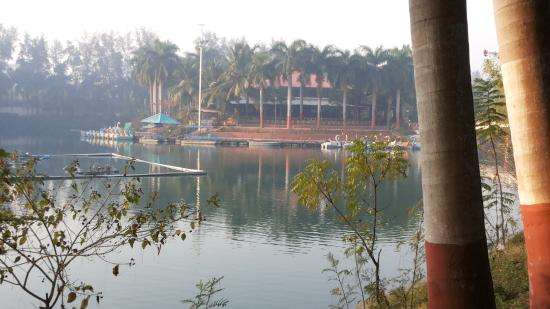 Kadaiya Lake Garden Photo 1