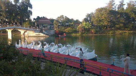 Kadaiya Lake Garden Photo 3